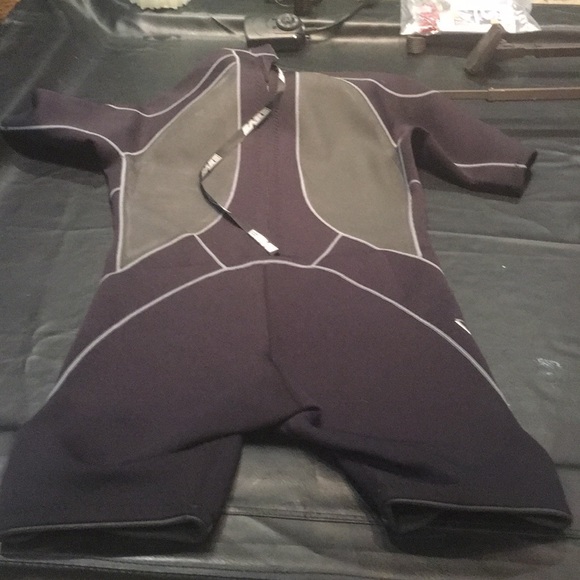 Wetsuit - Picture 4 of 8